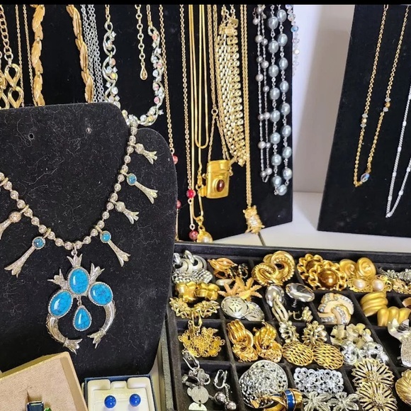 ⚜️ 2 LB Gold & Silver Jewelry Blowout | Vintage, Boho, Glam, Statement ⚜️ - Picture 3 of 6